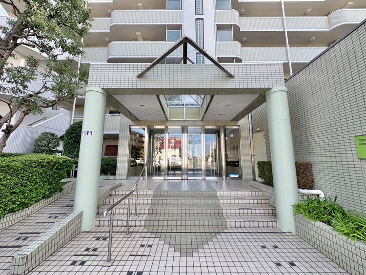 エントランス 外と内をつなぐエントランスは、まさに顔となる場所。