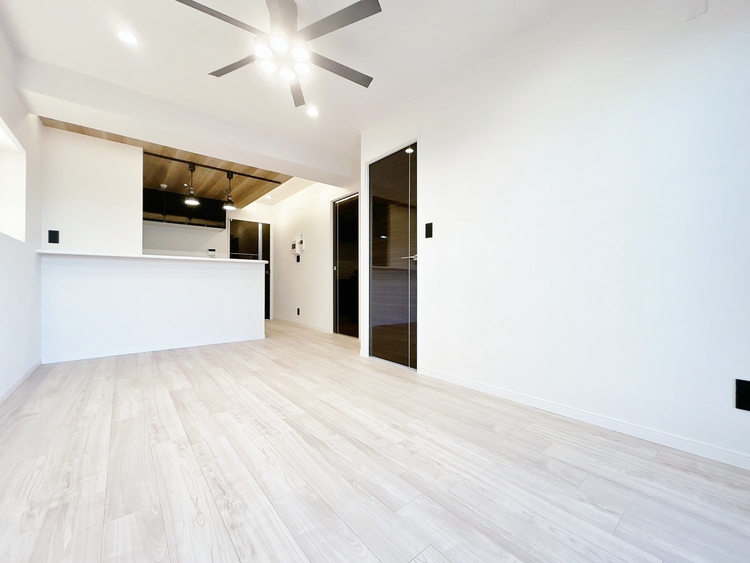 居間 快適に過ごす毎日を求めて、暮らしの中でご自身の「マイホーム」に創り上げてください。