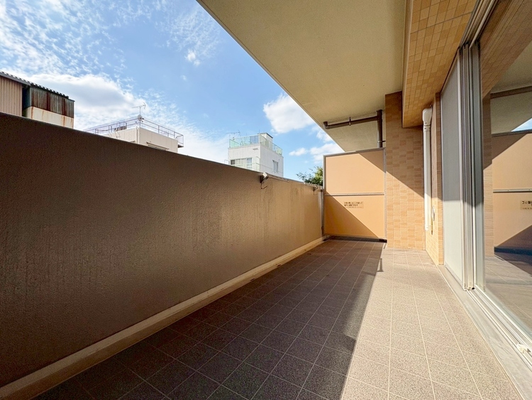 バルコニー 暮らしの中で、光と風を演出してくれるバルコニー。