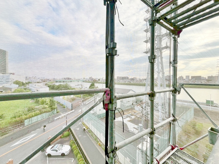 バルコニー 窓を開けると広がる青空。心をリフレッシュして日々を過ごしていきましょう。