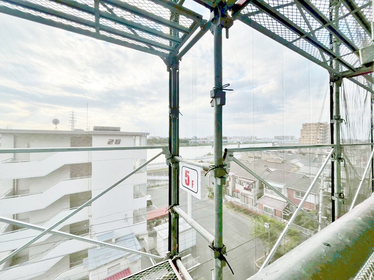 バルコニー 頬をなでる、優しい風を感じることが出来ます。