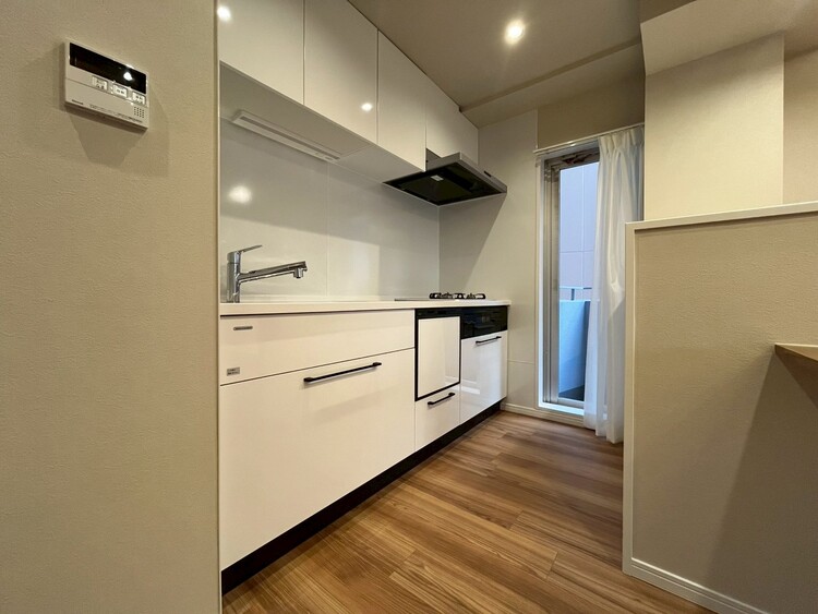 キッチン スマートな意匠と充実の機能を備えたキッチンが、暮らしにおいしい彩りを添えます。