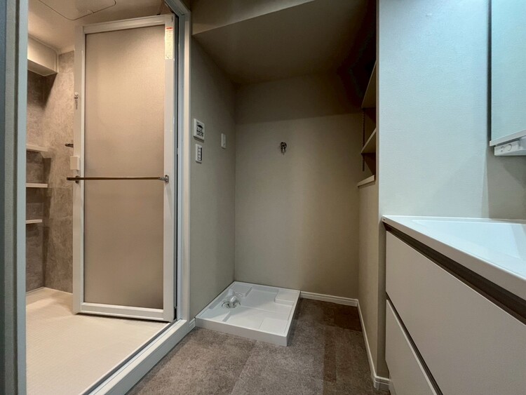 洗面 清潔感と心地よさを重視した、上質感漂うパウダールーム。