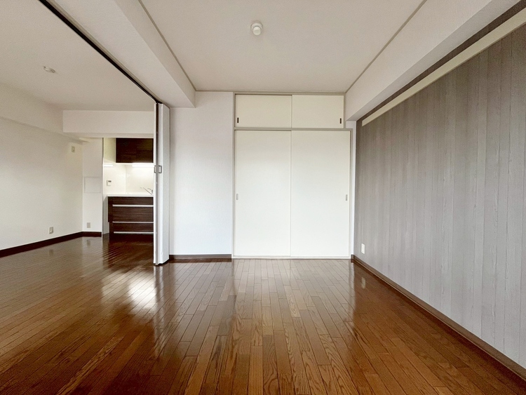 寝室 ベッドも十分に設置するスペースがあります。