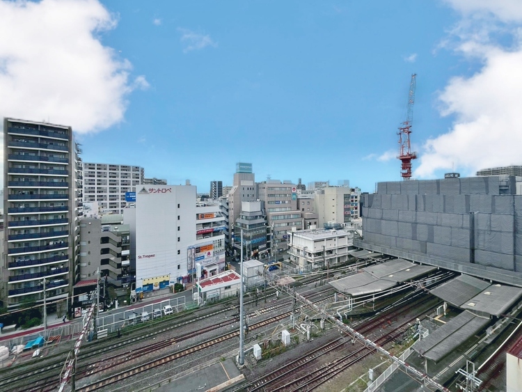 バルコニー 窓を開けると広がる青空。心をリフレッシュして日々を過ごしていきましょう。