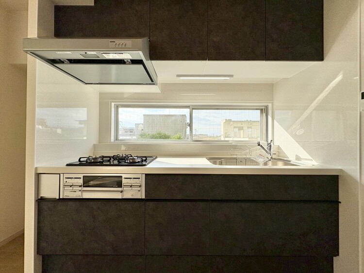 キッチン スマートな意匠と充実の機能を備えたキッチンが、暮らしにおいしい彩りを添えます。