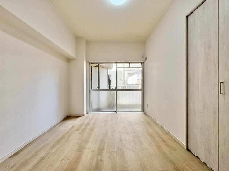 寝室 ベッドも十分に設置するスペースがあります。