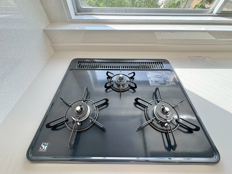 設備 ３口コンロで、お料理の効率もアップ。使い勝手の良さを考えました。