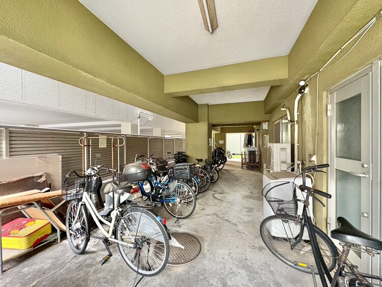 設備 きちんと整備された駐輪場。住む方の心遣いが感じられます。