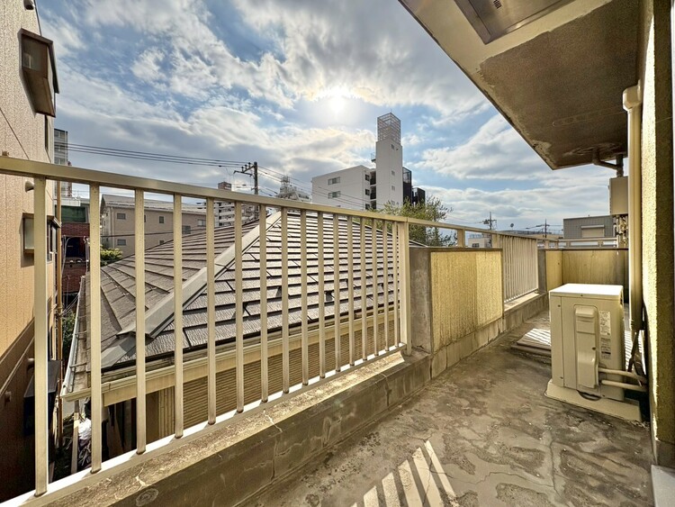 バルコニー 暮らしの中で、光と風を演出してくれるバルコニー。