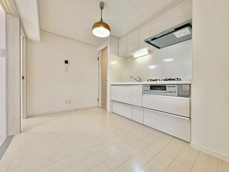 居間 忙しく過ぎゆく日常を置き去るほど、ゆったりした時間が流れるリビング。