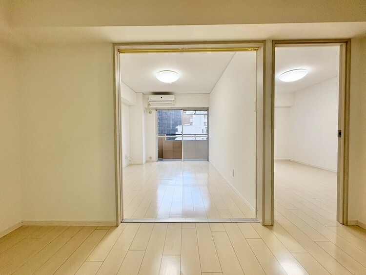 居間 快適に過ごす毎日を求めて、暮らしの中でご自身の「マイホーム」に創り上げてください。