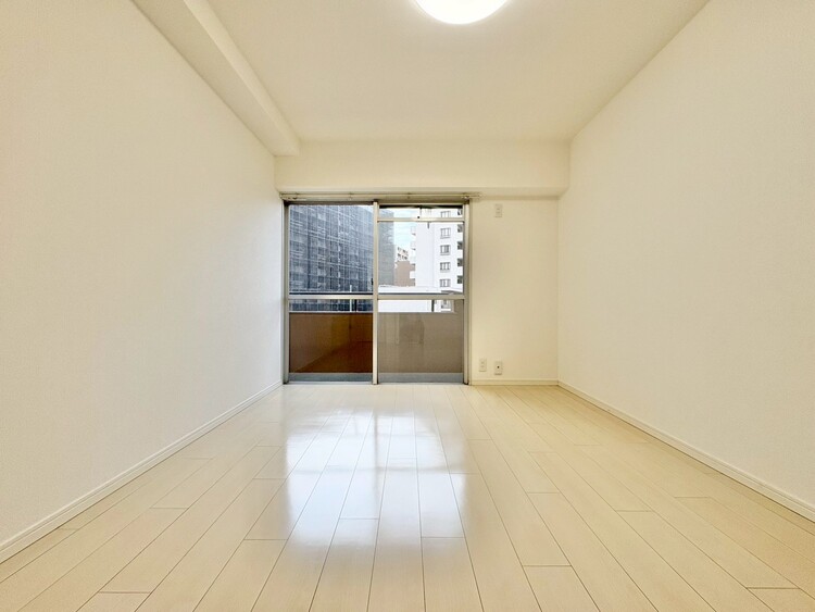 寝室 ベッドも十分に設置するスペースがあります。