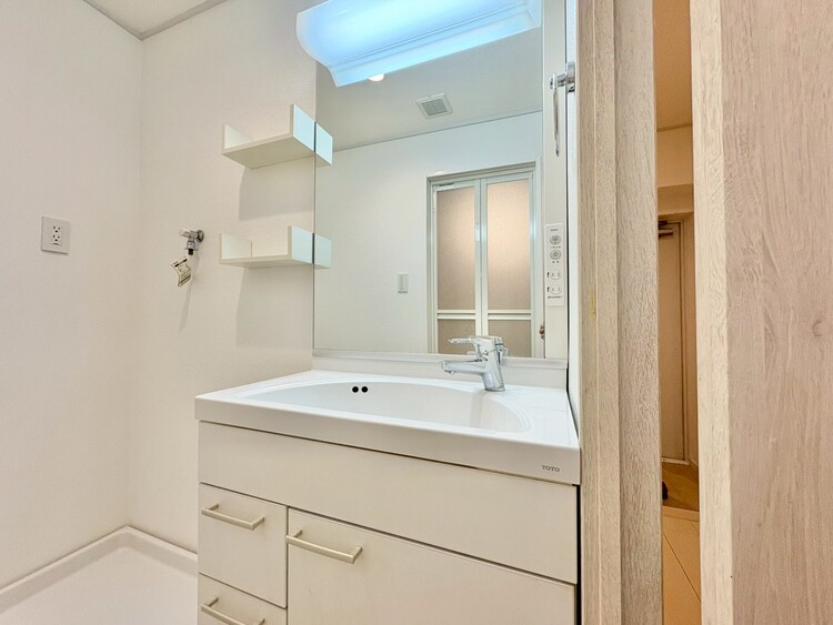 洗面 何かと物が増える場所だからこそ、スッキリと見映えの良い空間に。