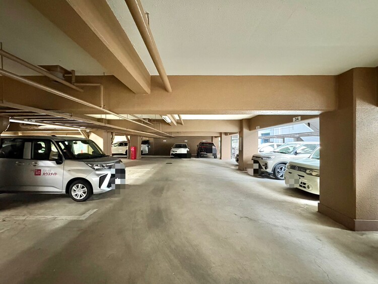 駐車場 本物件の駐車スペースです。車種制限のある場合もございますので、お気軽にお問い合わせくださいませ。