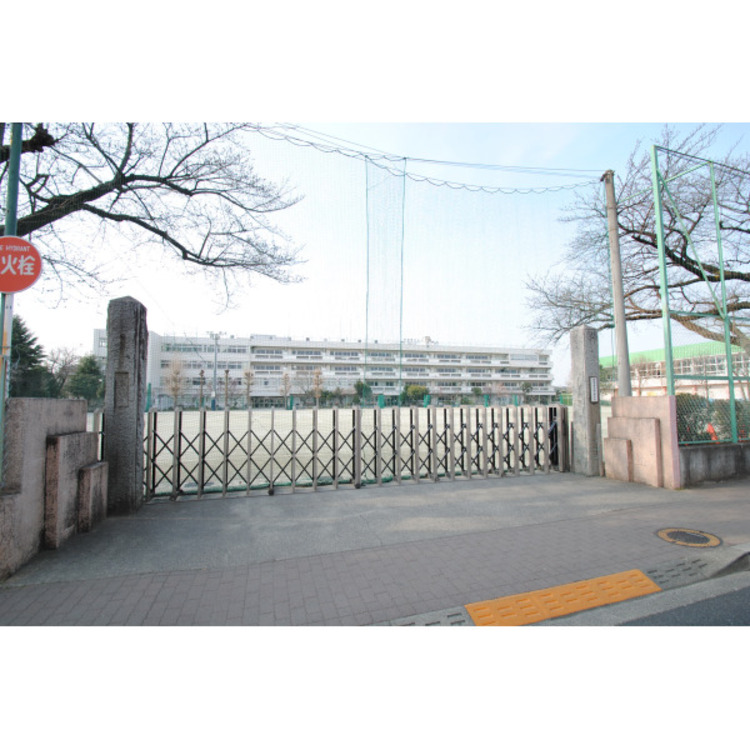 周辺 第一中学校(約380m)