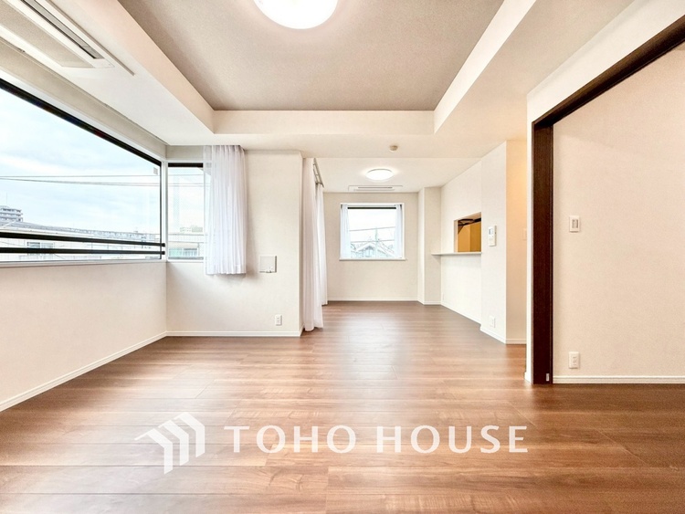 内装 ◆癒しの空間◆室内構成に拘り採光とセンスを散りばめた空間。それは『柔らかさ』に似た素敵な居場所。そこに暮らす人のことを考えつくり出したものは『癒し』という心地よい居場所なんだと思う