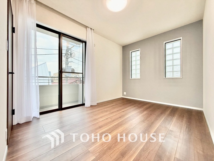 内装 ◆色彩◆この空間に放たれた光は華美なまでに演出されたデザイン。流れる時をより芳醇なコーヒーの様な色彩奏でるアダージョ。そして情景豊かな作品のような暮らしがイメージできる。