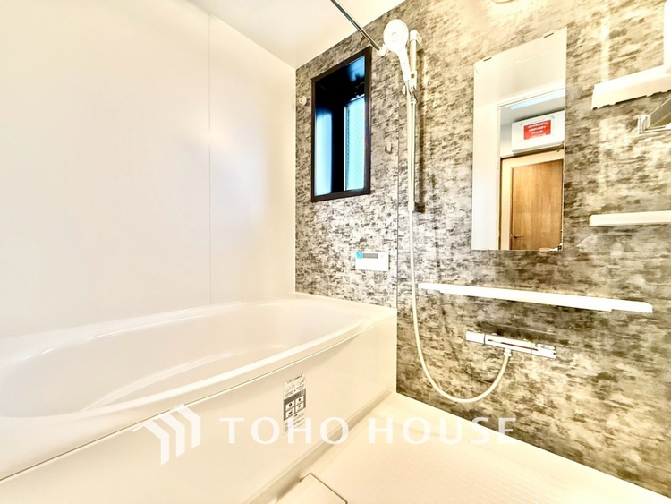 風呂 ◆浴室◆の温もりを感じ、ふわりと寄り添う太陽の妖精たちが自然と僕達を微睡ませる。うとうとしたい訳ではないがそんな時間が嫌いじゃない自分がここにいる。