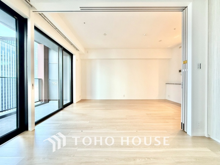 内装 ◆色彩◆この空間に放たれた光は華美なまでに演出されたデザイン。流れる時をより芳醇なコーヒーの様な色彩奏でるアダージョ。そして情景豊かな作品のような暮らしがイメージできる。