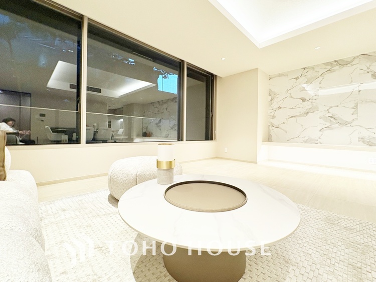 内装 【LIVING】◆眩い◆光が燦々と入り、家族の笑顔を照らす。「いつまでも続いて」と願う夢のような毎日がここにある。