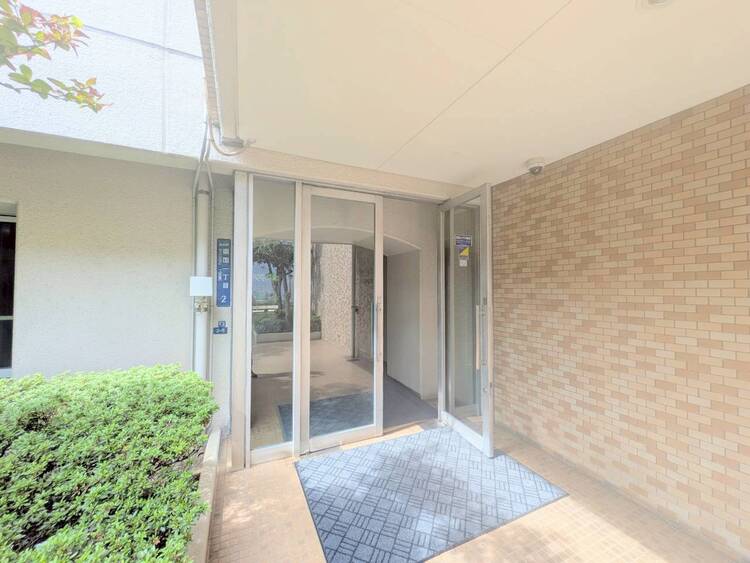 その他 上質感漂う玄関アプローチです。