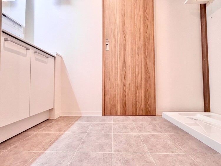 その他 十分な広さの脱衣所。