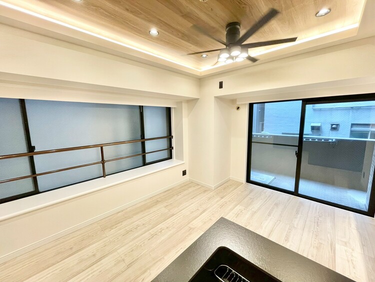 居間 落ち着いた雰囲気に包まれて、伸びやかな空間。