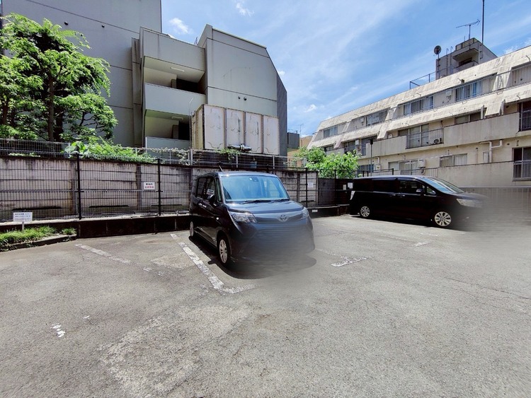 駐車場 駐車スペースが嬉しいですね。※空き状況は都度ご確認下さい。