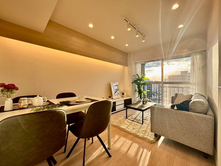 居間 落ち着いた雰囲気に包まれて、伸びやかな空間。