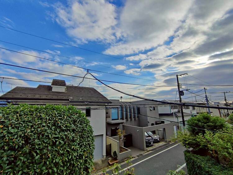 バルコニー 眺望や窓からの景色が良いと、家で過ごす時間も快適です。