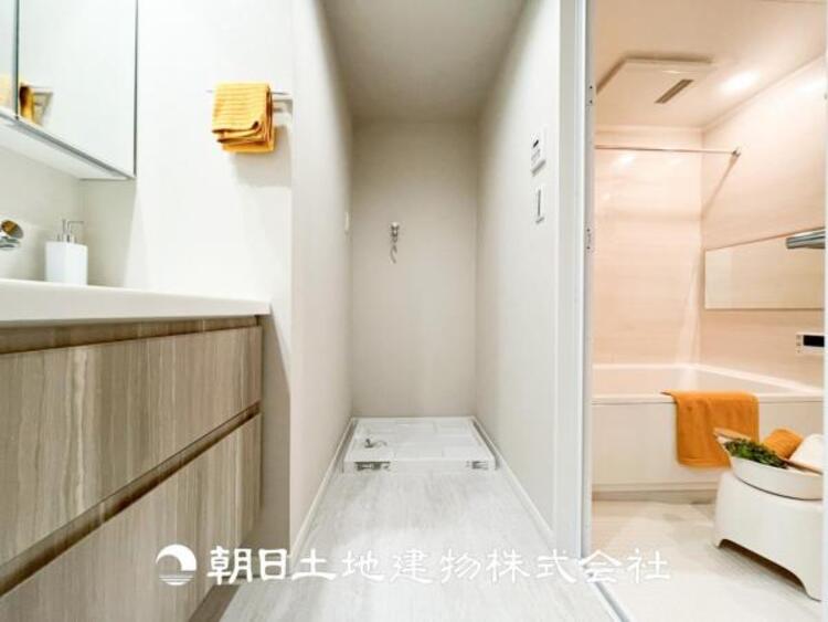 洗面 【洗面化粧台】慌ただしい1日が始まり、充実した1日の終わりを締めくくる洗面所。快適に過ごせることはもちろん、収納や機能性を兼ね備えた洗面化粧台です。