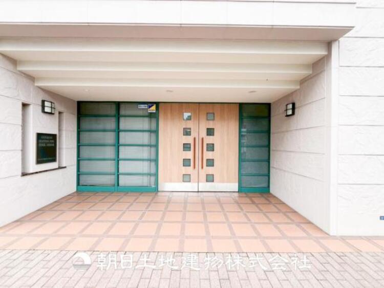 エントランス 【エントランス】 オートロック付きでセキュリティー面も安心です。