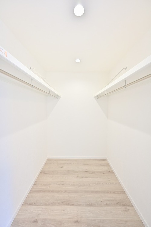 その他 2階5.8畳についているウォークインクローゼット