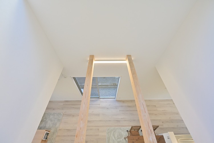 内装 2階ホールから吹き抜けを見降ろしました