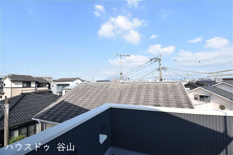 周辺 家並みの向こうに桜島を望めます！