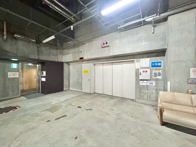 駐車場 本物件の駐車スペースです。車種制限のある場合もございますので、お気軽にお問い合わせくださいませ。