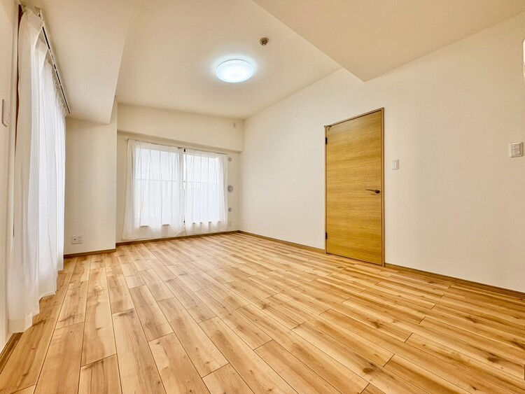 居間 飾り過ぎないシンプルな内装と偏り過ぎないデザインで統一しました。