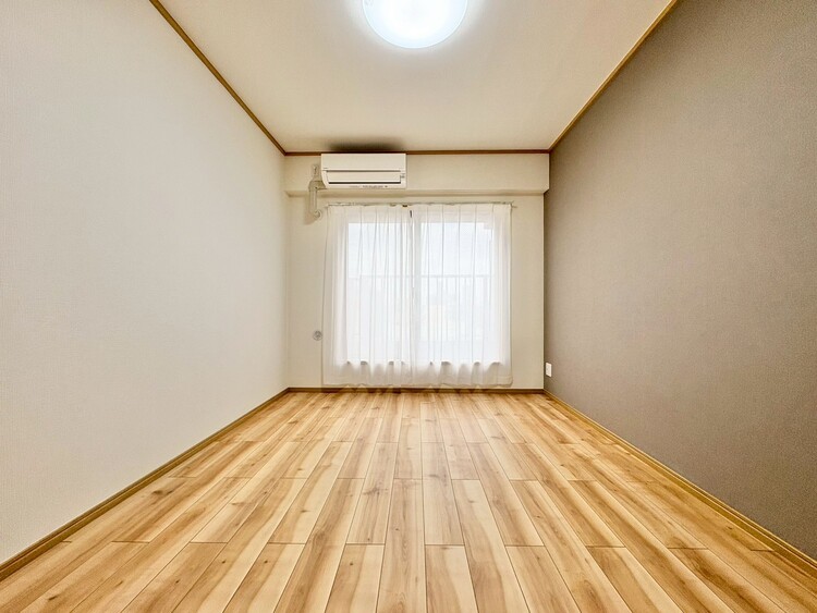 寝室 ベッドも十分に設置するスペースがあります。