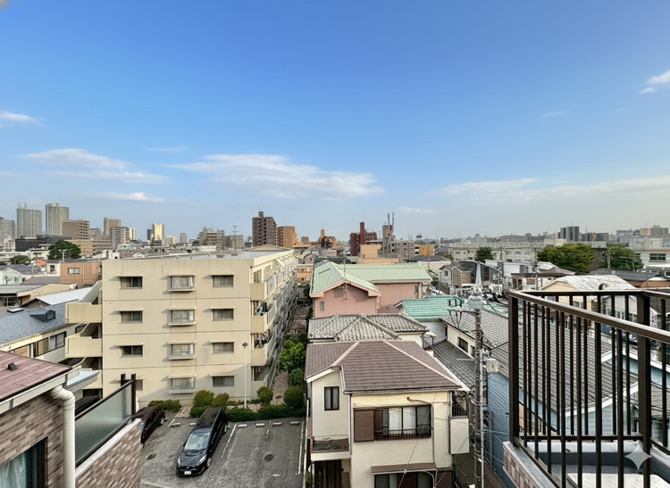 バルコニー 頬をなでる、優しい風を感じることが出来ます。