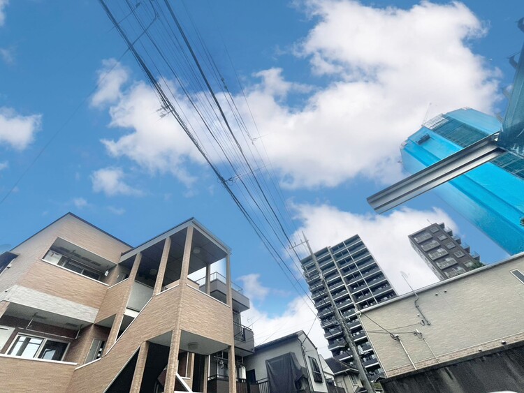 バルコニー 窓を開けると広がる青空。心をリフレッシュして日々を過ごしていきましょう。