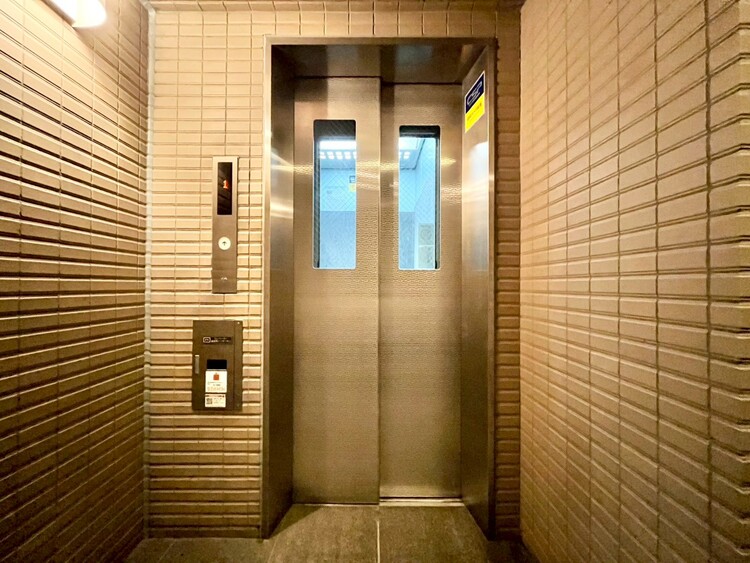 設備 エレベーターの管理も、きちんと行き届いてます。