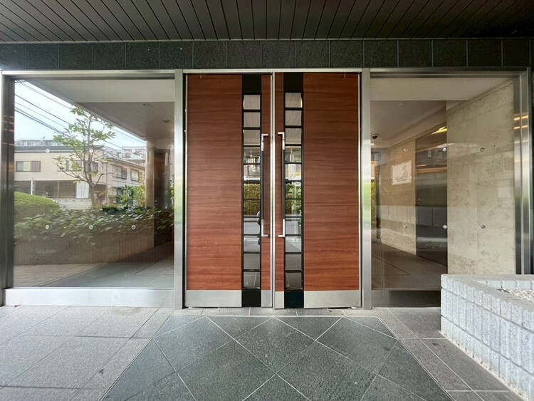 エントランス 外と内をつなぐエントランスは、まさに顔となる場所。