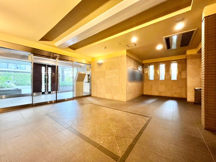 エントランス エントランス内部は、管理が行き届き清潔な共有スペースとなっています。