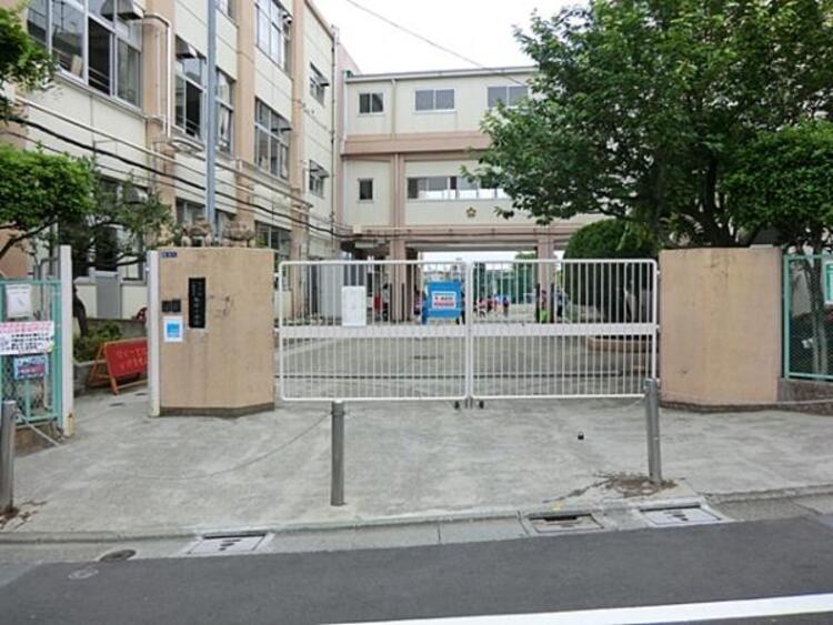 周辺 梅田小学校	110m	