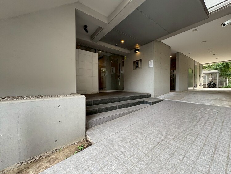 その他 上質感漂う玄関アプローチです。