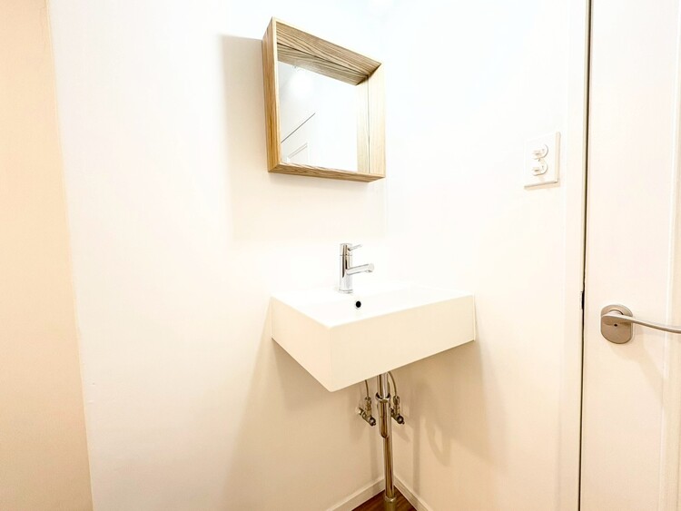 その他 清潔感を感じられる洗面化粧台。