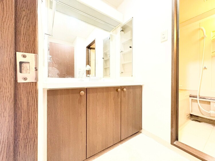 その他 清潔感を感じられる洗面化粧台。