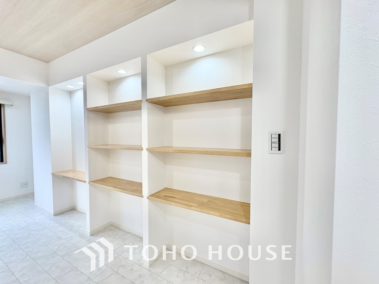 内装 光あふれるリビングは、笑顔の舞台。家族みんなで過ごすかけがえのない時間が、温かい思い出を作ります。