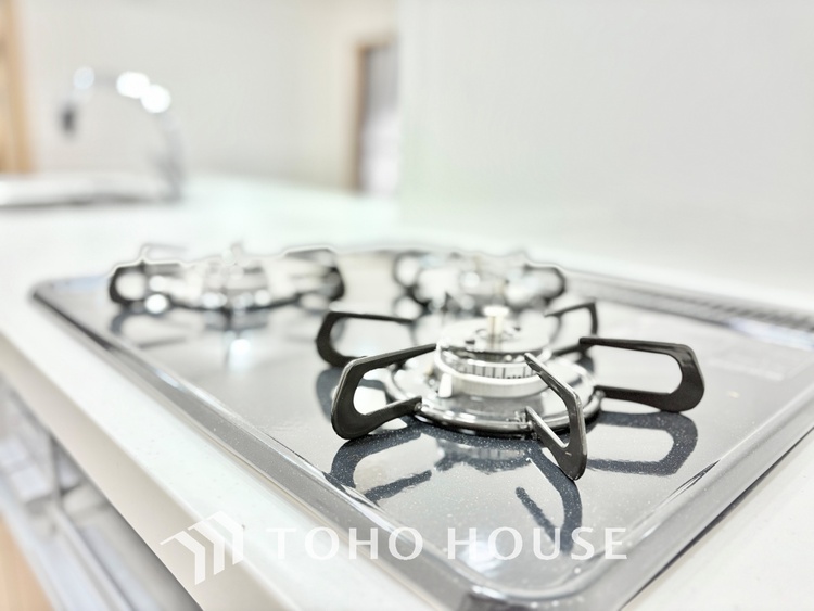 キッチン 上質な素材に囲まれたキッチンは、穏やかな時間が流れる特別な空間。洗練された料理が生まれる場所です。